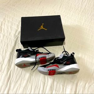 EUC Boys SZ 7 Nike Air Jordan ‘92 Boys sneakers